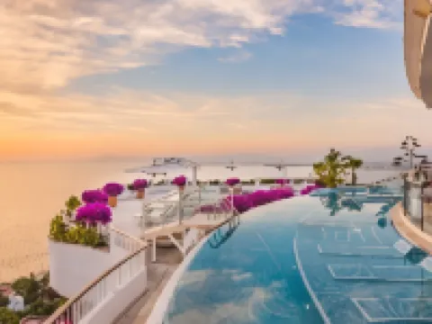 グランド ミラマー オール ラグジュアリー スイーツ & レジデンシーズ プエルト・バヤルタのホテル