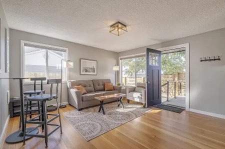 A Grand House Отели рядом с достопримечательностью «Interstate Bridge»