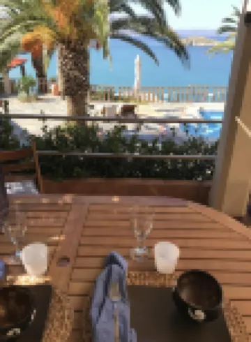 Luxury Seaview Apartment, 60Sec Walk to Beach!