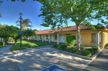 University Park Inn & Suites