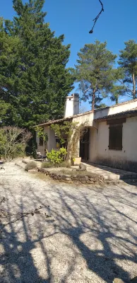 Provencal house in private wooded grounds with swimming pool and tennis court. Sleeps 5. Hotels in Tourtour