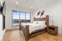 Mountain Views and Hot Tub - Stunning Rustic Luxury Haven