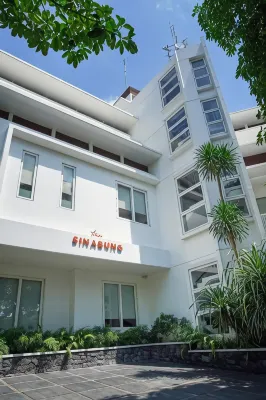 Teras Sinabung Hotels in Candi