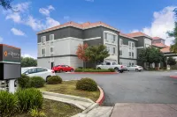 La Quinta Inn & Suites by Wyndham Visalia/Sequoia Gateway - parking