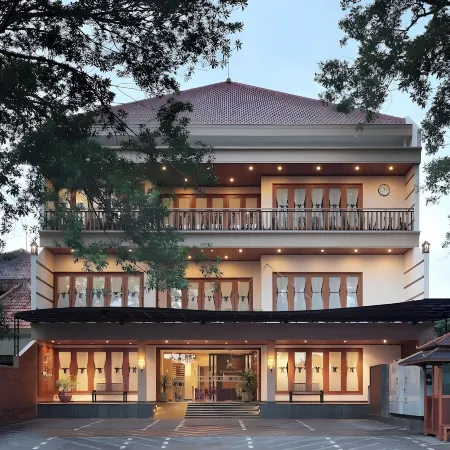 Kertanegara Premium Guest House