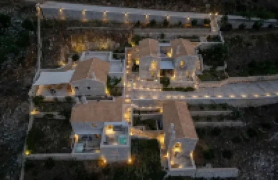 Trapela Limeni Luxury Suites