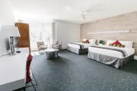 Elk + Avenue Hotel