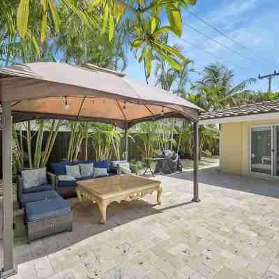 Resort Style Pool!  Large Sun-Drenched Patio 1.6 Miles  Poolside to Seaside! Hotel Exterior