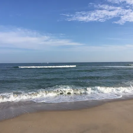 "Sand Dollar Suites" Suite 4: A Short Stroll from Our Sandy Shores!