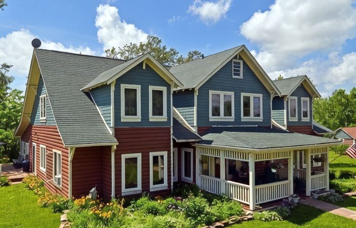 Historic prohibition Lodge next to golf course with private beach