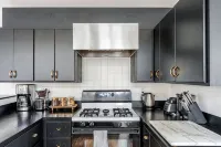 Designer Loft with parking 5min to the beach !