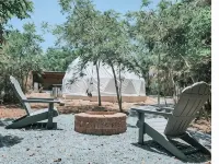Unique Dome with hot tub, bbq, jacuzzi, near beach فنادق في ایزابلا