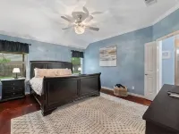 Large Belton Home near Expo Ctr 벨톤 호텔