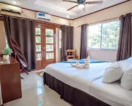 Spacious 5-bedroom Panglao Home with FREE transfers, Infinity Pool, WiFi, & A/C - 2-Star