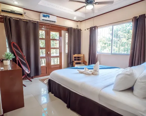 Spacious 5-bedroom Panglao Home with FREE transfers, Infinity Pool, WiFi, & A/C