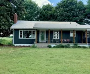 Flower Farm 3BR/2BA Mid-Century Farmhouse Near Mammoth Cave