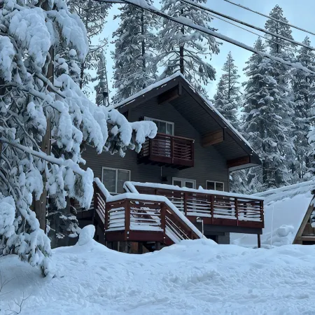 Family/Pet-Friendly Home in Soda Springs near Sugar Bowl, Truckee