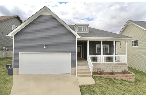 Beautiful, Cozy  and Airy Retreat with Lots of Character - NO CLEANING FEE - balcony