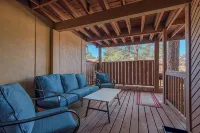 Mary's Patio. 4 bedroom condo w/ 3 living areas and 3 decks in beautiful Ruidoso - 4-Star