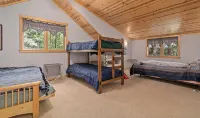 Unwind on the Whitefish Chain of lakes! Beautiful Big Trout Lake Home!
