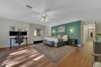 Family & Dog friendly Fenced 5Acr: Pool Table, Playground, Firepit, BBQ, Starlnk