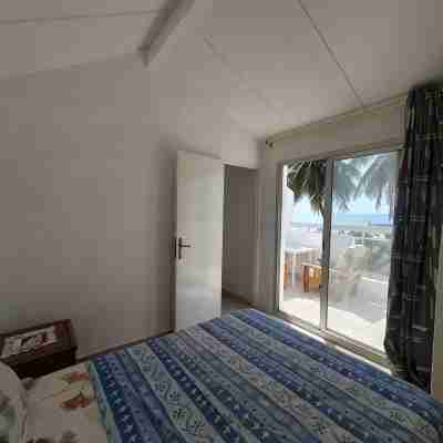 Rare in Saly! Seafront detached villa - 1st line, under the coconut trees. Rooms