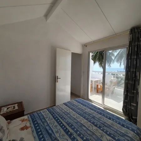 Rare in Saly! Seafront detached villa - 1st line, under the coconut trees.
