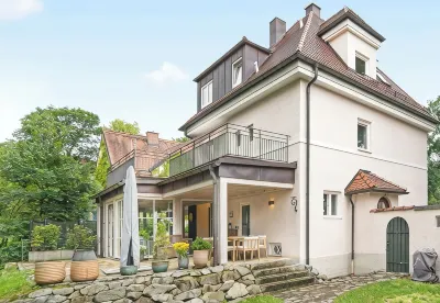 19 min to the center - 250 m² / 2,691 sq ft - top villa from 1923 - 4BR 3,5BA Hotéis em 