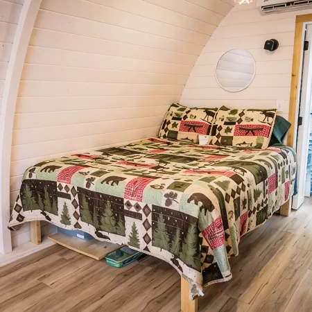 Ridgetop Retreat Cabin at Highland Hideaways - Arcade & Drive-in Theater