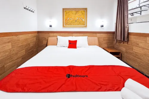 RedDoorz at Alvaro Butik Hotel Citeko Puncak - Pensions
