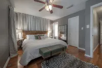 Private Screened in Pool with Main/Guest House and Sauna - Private Pool
