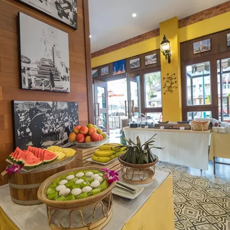 LANDMARK NAKHONPHANOM HOTEL Отели рядом с достопримечательностью «Река Меконг»