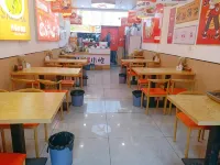 Yayue Hotel (Shihezi Xingfu Road Pedestrian Street)