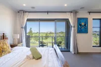 Lux Clyde North Super Spacious Retreat