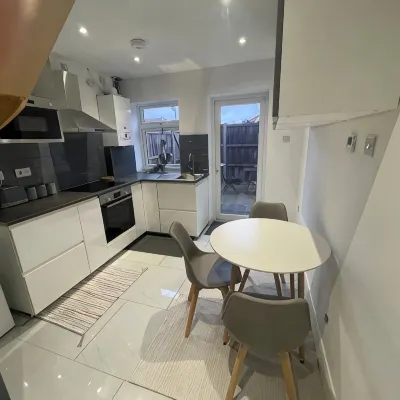 Greenwich Oasis Near o2 arena with Spacious Charm 리 주변 호텔