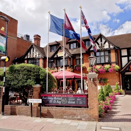 The White Hart Hotel Отели рядом с достопримечательностью «Хемптон-Уик»