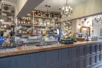 The Kings Arms and Royal Hotel, Godalming, Surrey - bar