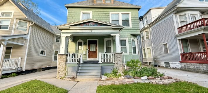 Spacious Historical Home by Parks, Shops, 4Bd 2ba Save Weekly & Monthly. Hotels in Buffalo