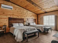 Golf, Outdoor Bar, Restaurant - The Timber Cabin Hotele w: Otisco