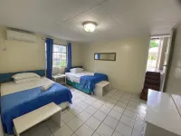 Spacious 6-bedroom house in lovely Christ Church with WiFi, AC - Homestay