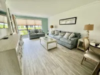 Sandy Feet Retreat Unit 108 at Runaway Bay.  1 min walk to beach. - 4-Star