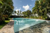 Chic-1 bed apt inside lux condo w/wifi, AC, pool, tropical gardens! - 2-Star