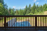Mountain View Cabin, Hot Tub at White Pass Resort, Mt. Rainier