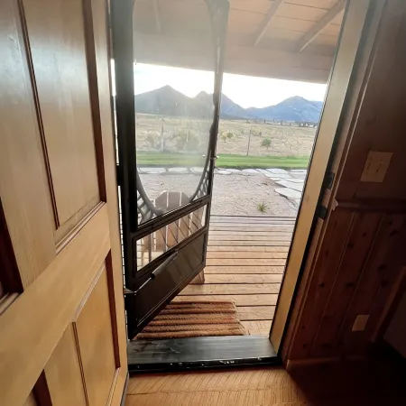 Cozy cabin 2 in at Almo Inn with AC, WiFi near City of Rocks/Castle Rocks Idaho