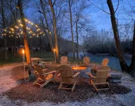 The Betty - Elk River Front Tiny Cabin in Noel, MO