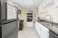 4 Br, 2 Bths,  Sleeps up to 12 Has 4 Bds, 2 Air Mattresses, Twin Mattress,Couch.