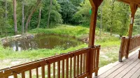 "Laurentius" cozy one room cabin on a Koi Pond - Wifi