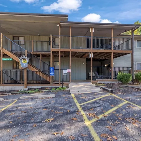 Hilltop WALK-IN Condo with Massage Chair Close to SDC