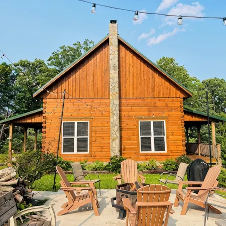 Hannah's Hideaway - Sleeps 6, secluded cabin in Stuart with mountain views Отели в г. Патрик