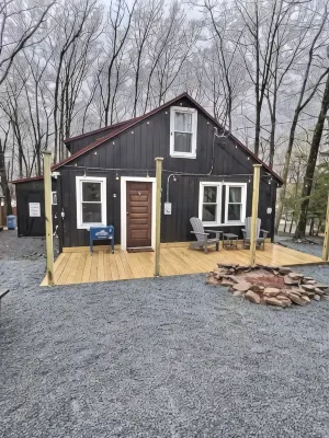 Cozy Cabin with Fireplace, Firepit, Close to Lake